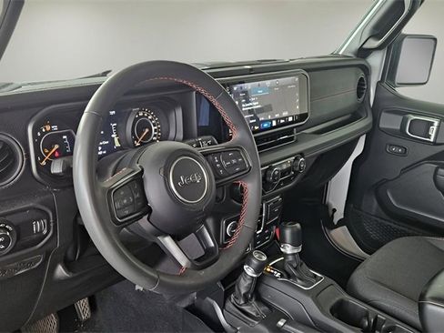 Used 2024 Jeep Gladiator Rubicon image 14