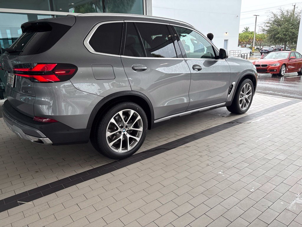 Used 2024 BMW X5 sDrive40i w/ Premium Package RWD image 9