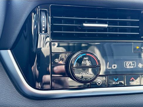 Used 2026 Nissan Rogue Platinum w/ Platinum Premium Package image 33