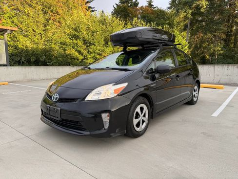 Used 2014 Toyota Prius Four FWD image 2