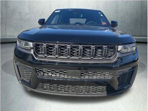 New 2026 Jeep Grand Cherokee Limited w/ Limited Altitude Package AWD/4WD image 9