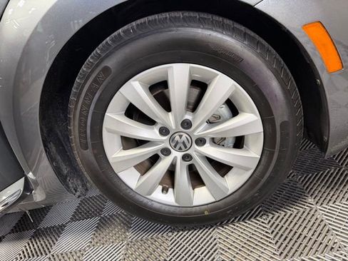 Used 2018 Volkswagen Beetle 2.0T SE image 33