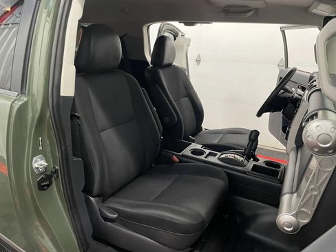 Used 2014 Toyota FJ Cruiser 2WD w/ Convenience Package image 41