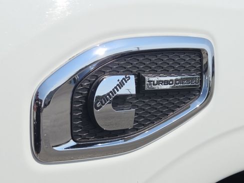 Used 2017 Nissan Titan SV AWD/4WD image 9