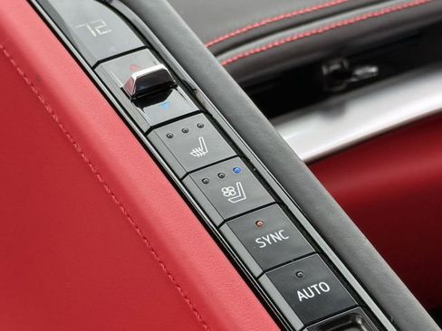 Used 2022 Chevrolet Corvette Stingray Premium Conv w/ Z51 Performance Package RWD image 23