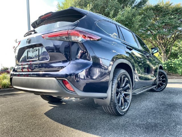 Used 2025 Toyota Highlander XLE FWD image 8