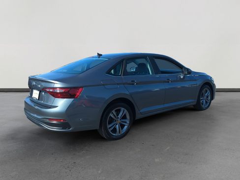 Used 2024 Volkswagen Jetta SE image 5