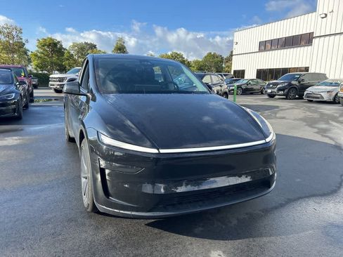Used 2026 Tesla Model Y 2WD image 1