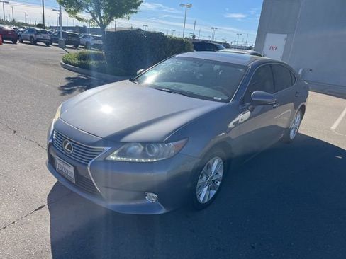 Used 2013 Lexus ES 300h w/ Luxury Pkg image 3