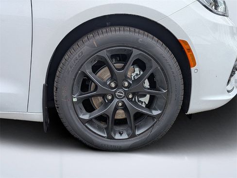 New 2026 Chrysler Pacifica Select w/ S Appearance Package image 11