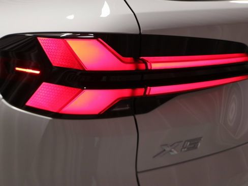 Certified 2024 BMW X5 xDrive40i w/ M Sport Package image 8