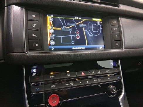 Used 2017 Jaguar XF R-Sport image 23