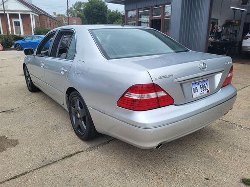 Used 2005 Lexus LS 430 RWD image 4