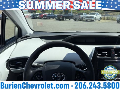 Used 2019 Toyota Prius LE AWD/4WD image 13