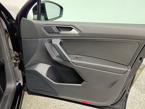 Used 2019 Volkswagen Tiguan SE AWD/4WD image 25