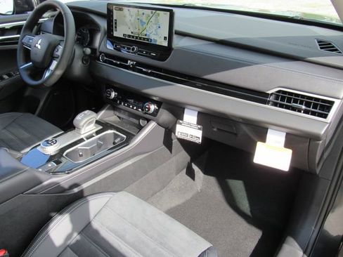 New 2026 Mitsubishi Outlander SE FWD image 12