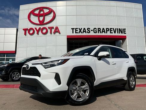 Used 2025 Toyota RAV4 XLE image 2