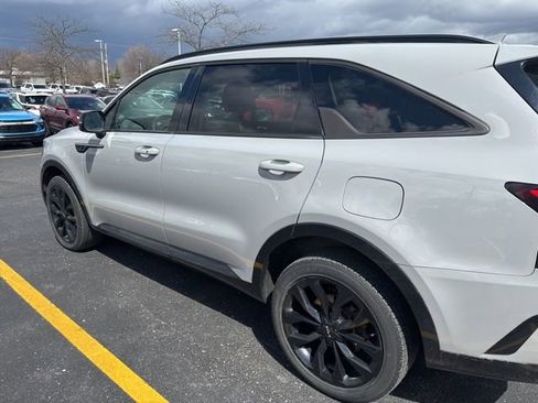 Certified 2022 Kia Sorento SX image 3