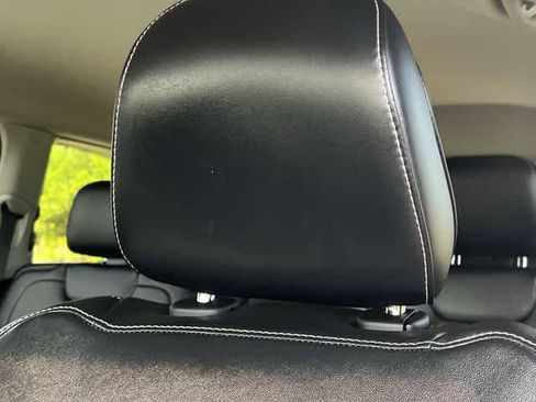 Used 2023 Jeep Grand Cherokee L Limited w/ Luxury Tech Group II image 25