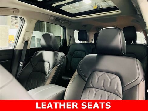 New 2026 Nissan Pathfinder Platinum image 3