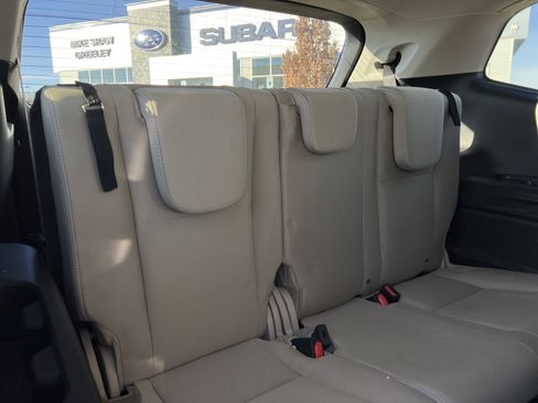 Used 2023 Subaru Ascent Premium w/ Convenience Package image 19