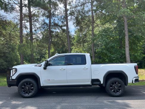 Used 2024 GMC Sierra 3500 AT4 w/ AT4 Premium Plus Package AWD/4WD image 5