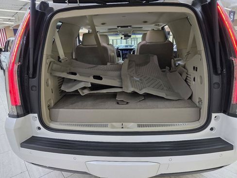 Used 2017 Cadillac Escalade Premium Luxury AWD/4WD image 13