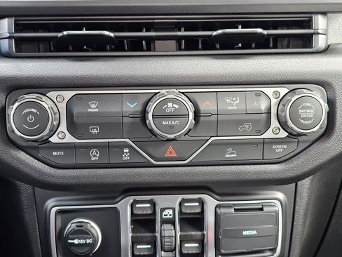 New 2026 Jeep Gladiator Sport image 12