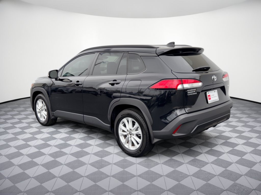 Certified 2024 Toyota Corolla Cross LE w/ Moonroof Package FWD image 3