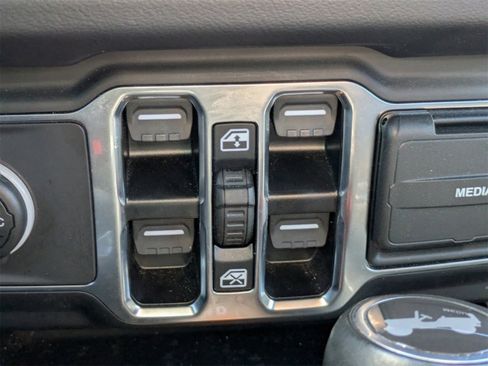 Used 2024 Jeep Wrangler Unlimited Sahara w/ Technology Group image 27