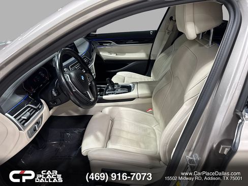 Used 2022 BMW 740i w/ Luxury Rear Seating Package RWD image 17