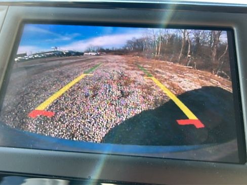 Used 2023 Chrysler Voyager LX image 21