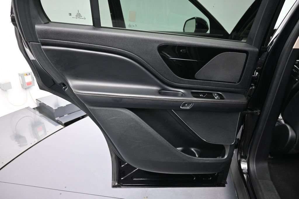 Used 2022 Lincoln Aviator AWD w/ Premium Package image 27