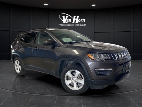 Used 2021 Jeep Compass Latitude w/ Convenience Group AWD/4WD image 1