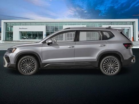 New 2026 Volkswagen Taos SE image 3