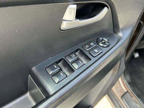 Used 2011 Kia Sportage LX w/ Convenience Pkg image 13