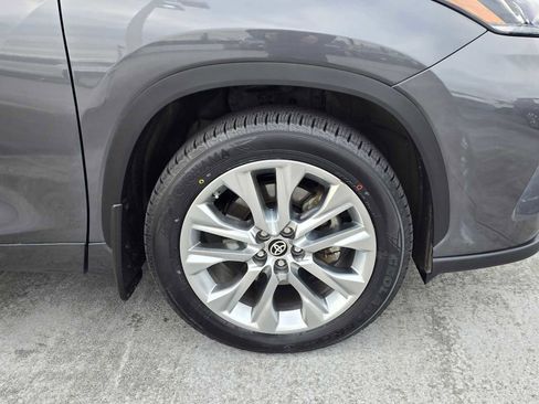 Used 2023 Toyota Highlander Limited image 8