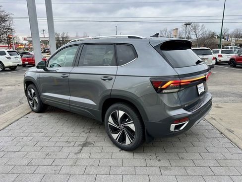 New 2026 Volkswagen Taos SE image 5