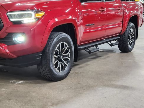 Used 2022 Toyota Tacoma TRD Sport w/ Technology Package RWD image 17