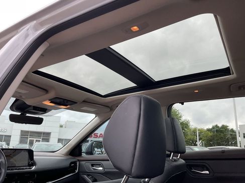 Used 2023 Nissan Rogue SL w/ SL Premium Package image 25