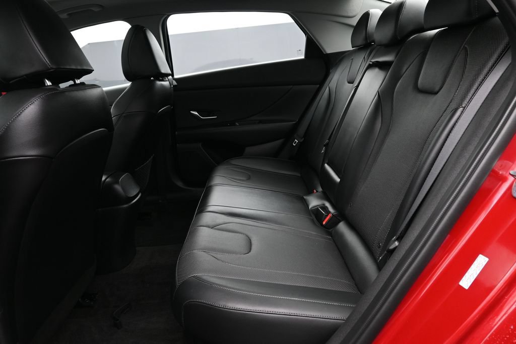 Used 2021 Hyundai Elantra Limited FWD image 12