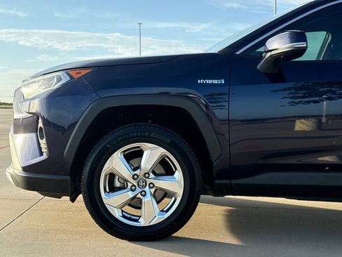 Used 2020 Toyota RAV4 Limited AWD/4WD image 5