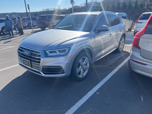Used 2019 Audi Q5 2.0T Premium Plus w/ Premium Plus Package image 3