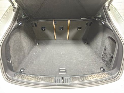 Certified 2026 Porsche Macan AWD/4WD image 13