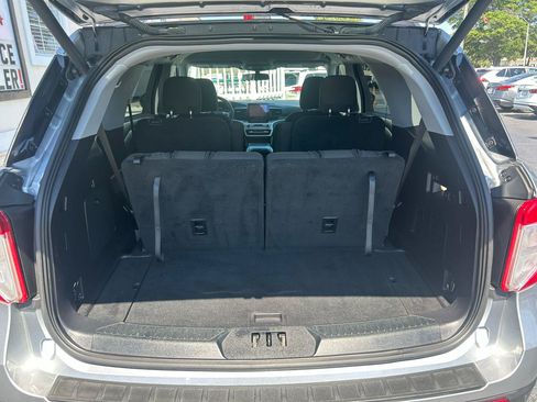 Used 2021 Ford Explorer XLT RWD image 32