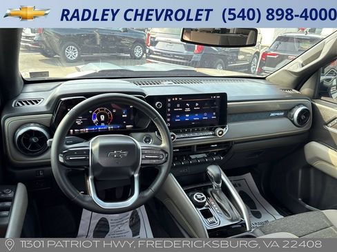 Used 2024 Chevrolet Colorado ZR2 w/ Technology Package AWD/4WD image 8