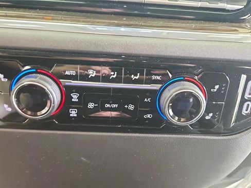 Used 2024 Chevrolet Silverado 1500 LT image 29