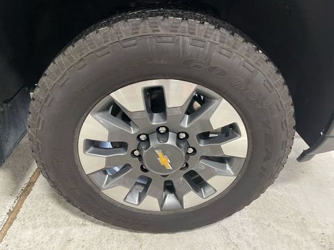Used 2025 Chevrolet Silverado 2500 Custom w/ Custom Value Package AWD/4WD image 11