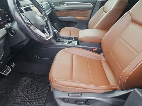 Certified 2022 Volkswagen Atlas SEL R-Line image 33