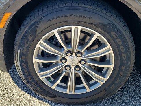 Used 2018 Cadillac XT5 Luxury w/ Driver Awareness Package image 11